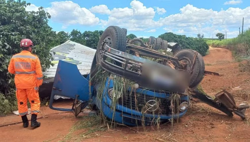 Homem de 70 anos morre após capotar caminhão na MGC-179, no Sul de Minas