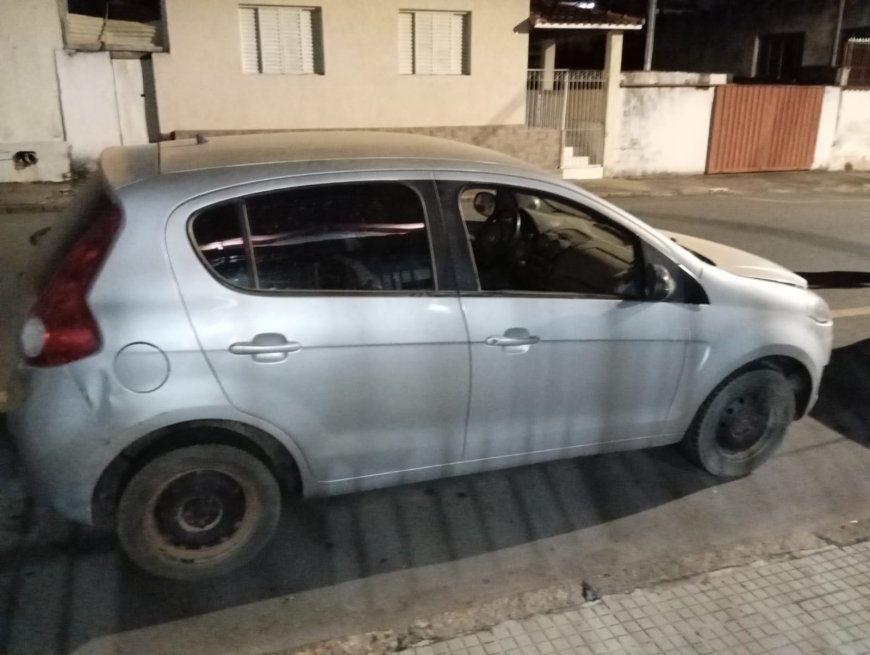 Veículo furtado na Bahia é recuperado na divisa entre os municípios de Muzambinho e Monte Belo