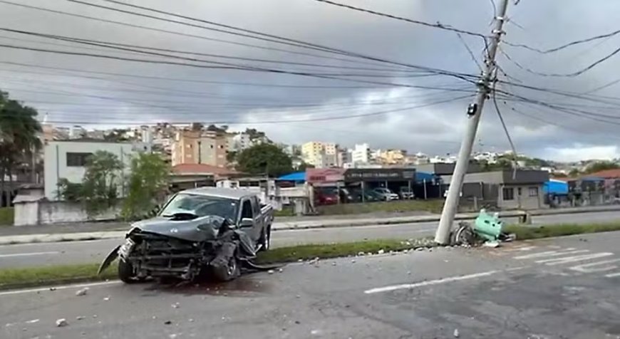 Jovem de 23 anos quebra o braço em batida de frente entre veículos na MGC-265