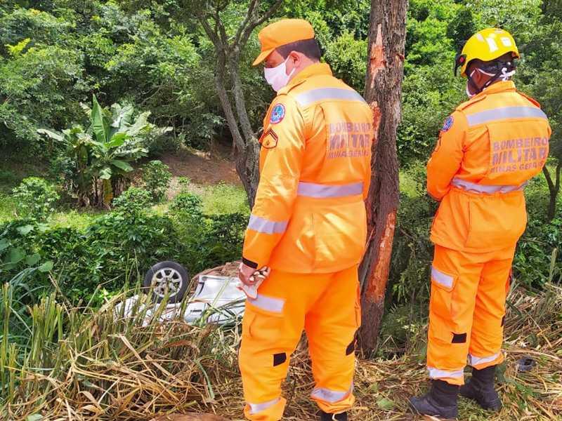 Condutor morre ao capotar veículo na MGC 491, em Monte Santo