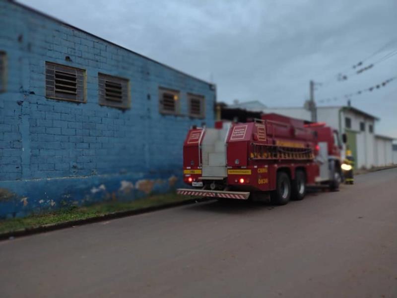 Bombeiros atendem incêndio em depósito de Fábrica Têxtil em Guaranésia