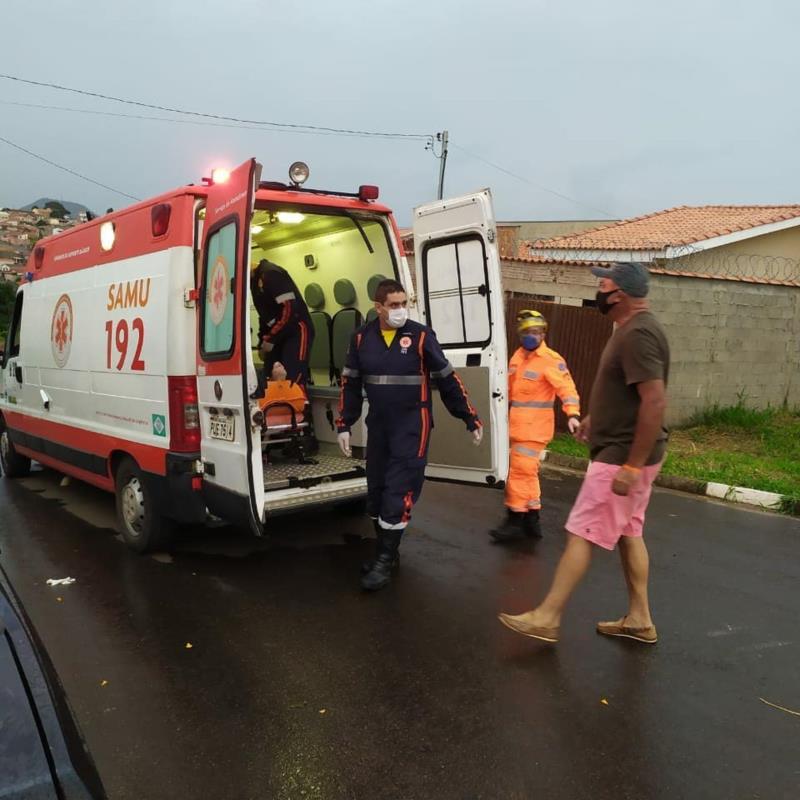 Operário da construção civil fica ferido ao cair de telhado em Guaxupé