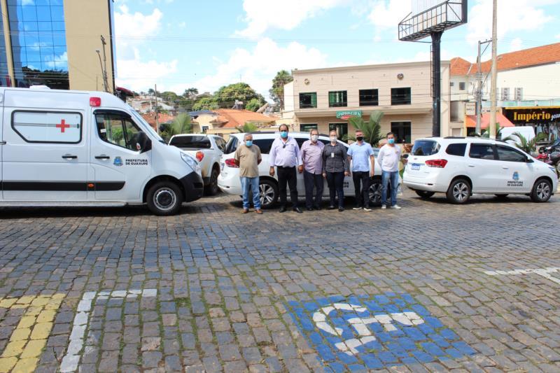 Prefeitura entrega veículos que serão utilizados pelas secretarias de saúde e obras em Guaxupé