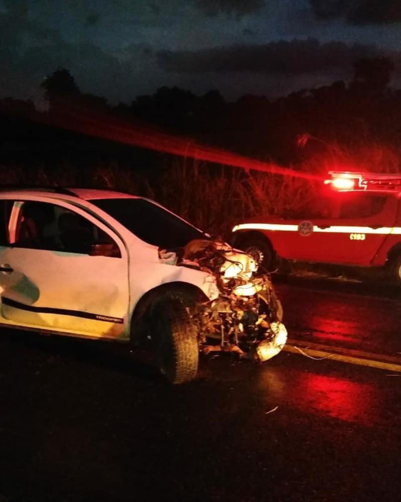 Guaxupeano fica ferido em colisão com caminhão na BR-491