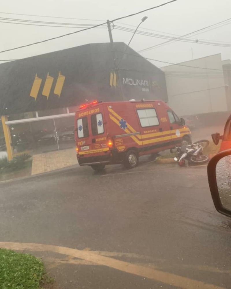 Motociclista fica ferido em acidente no Polo Industrial, em Guaxupé