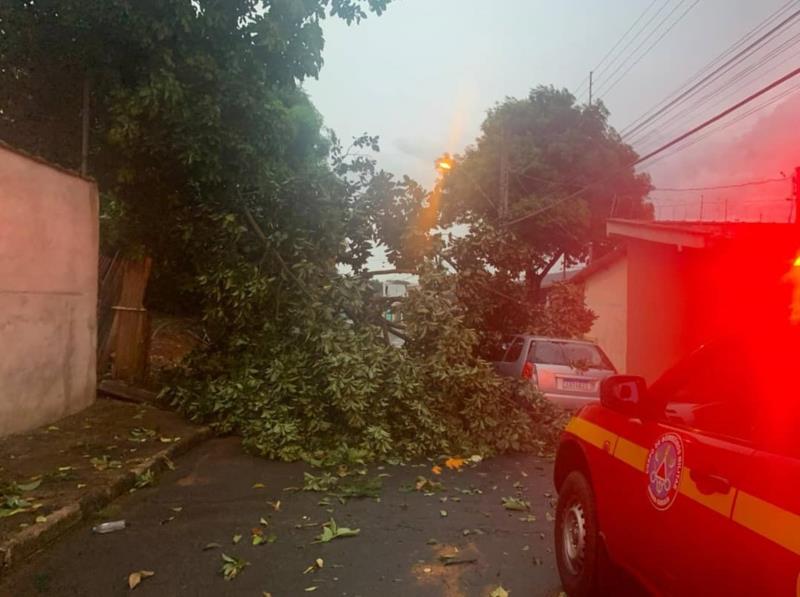 Chuva causa transtornos em Guaxupé