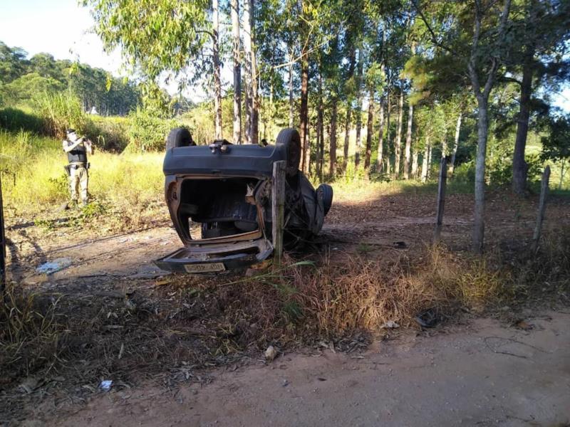 Vítima de acidente na BR-491 é resgatada pelo Corpo de Bombeiros de Guaxupé