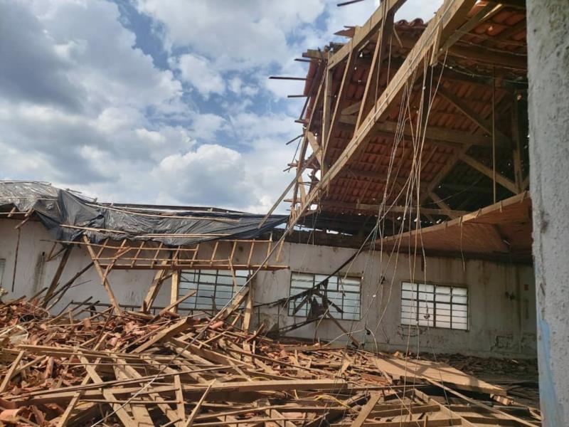 Telhado do Clube Recreativo de Muzambinho cai e causa interdição de estruturas adjacentes