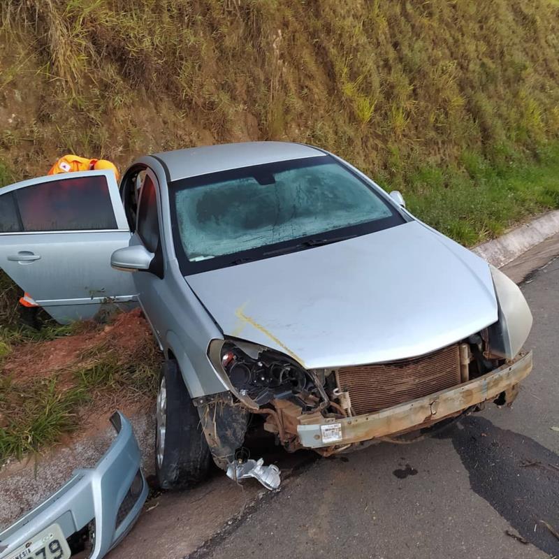 Bombeiros atendem dois acidentes em rodovias no domingo