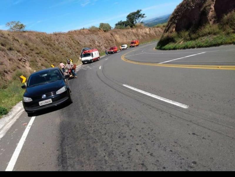 Acidente na Serra de São Pedro da União deixa caminhoneiro preso às ferragens