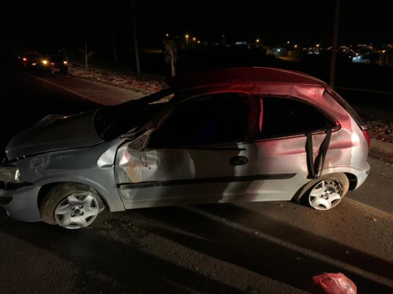 Homem capota veículo na MG-450, próximo ao “Trevo da Hyundai”