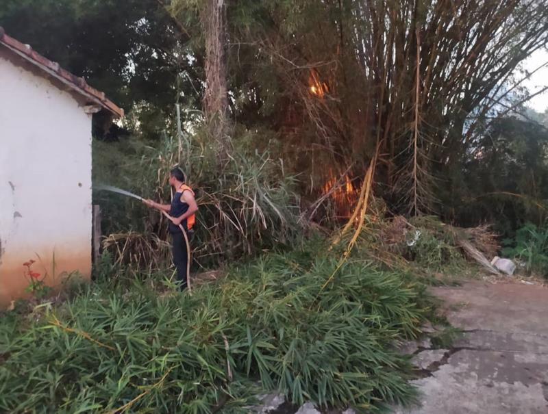 Sequência de grandes incêndios em vegetação mobiliza Bombeiros de Guaxupé