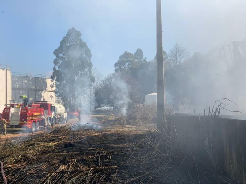 Incêndio na Destilaria Alvorada do Bebedouro, em Guaranésia, é combatido pelo Corpo de Bombeiros