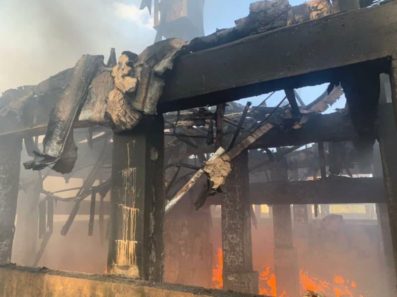 Incêndio na Destilaria Alvorada do Bebedouro, em Guaranésia, é combatido pelo Corpo de Bombeiros