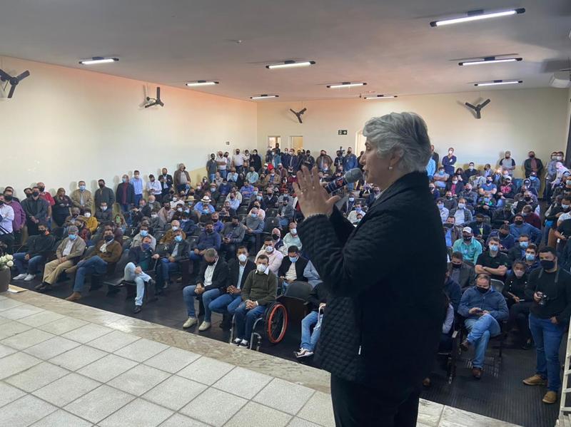 Autoridades da Agricultura se reúnem com cafeicultores afetados por geadas em Alfenas nesta sexta-feira