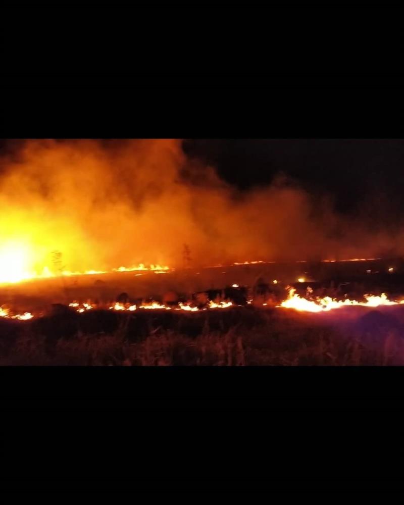 Pela terceira vez consecutiva, em menos de 10 dias, bombeiros combatem incêndio de grandes proporções no mesmo local