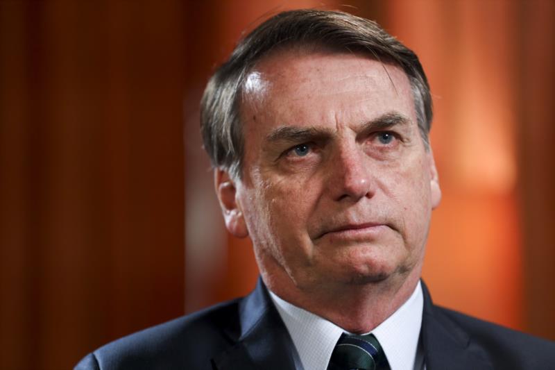 Nem pensar no medíocre Bolsonaro ditador