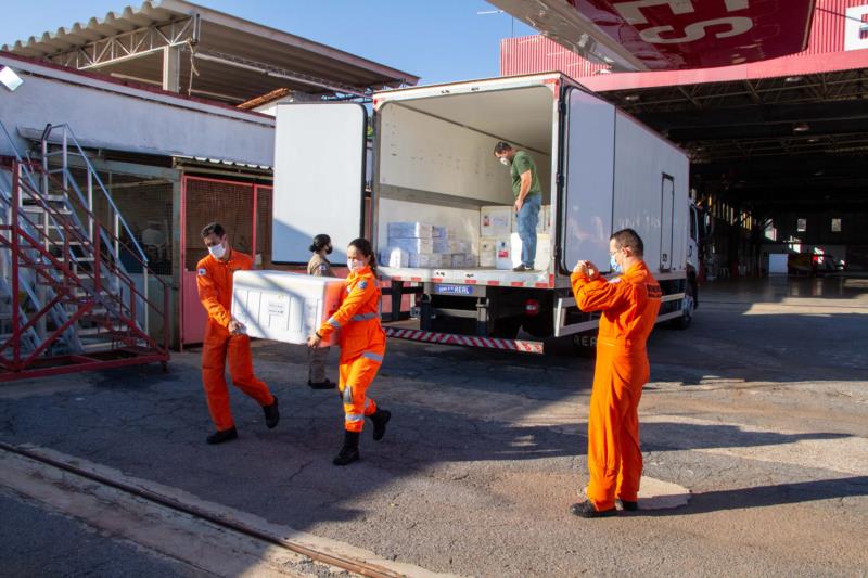 Minas entrega 43ª remessa de vacinas às Regionais de Saúde e recebe o 44º lote nesta segunda-feira 