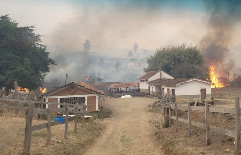 Incêndios deixam Guaxupé tomada por fumaça