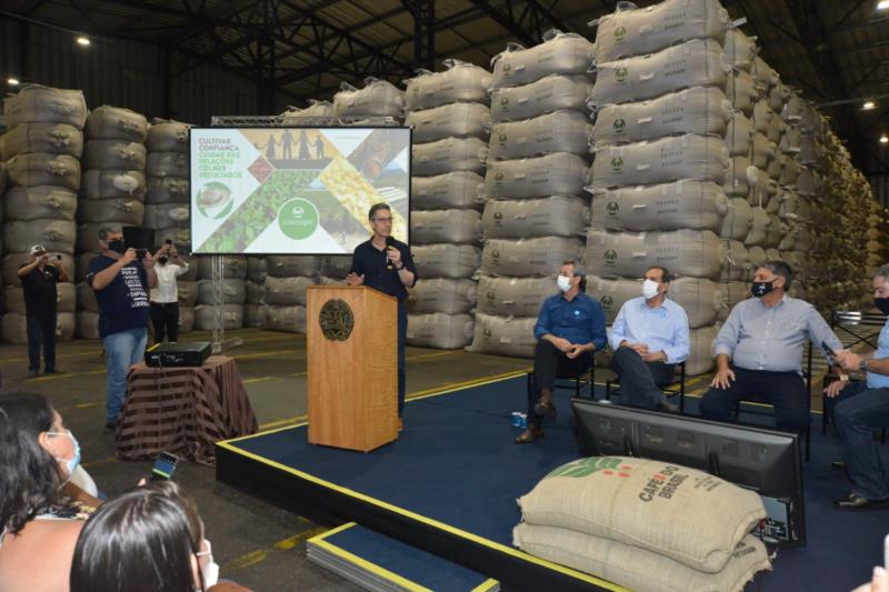 Governador se reúne com produtores de café em Guaxupé