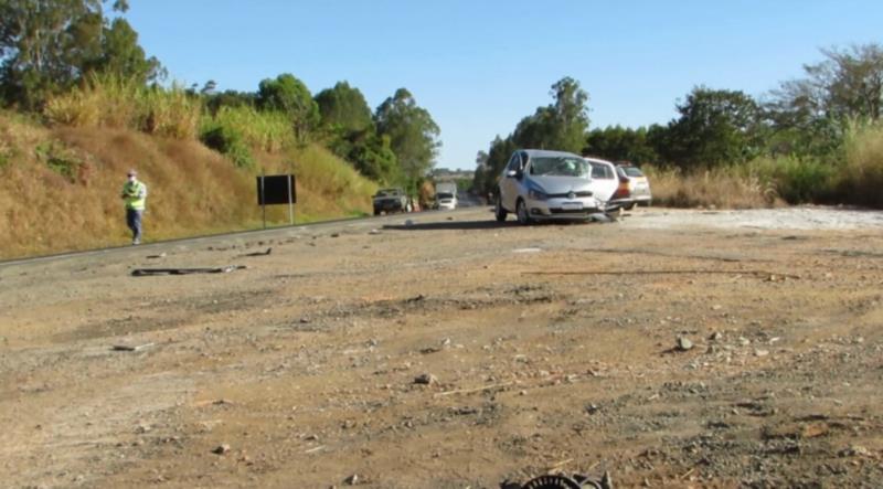 Acidente entre quatro carros deixa feridos na MG-050