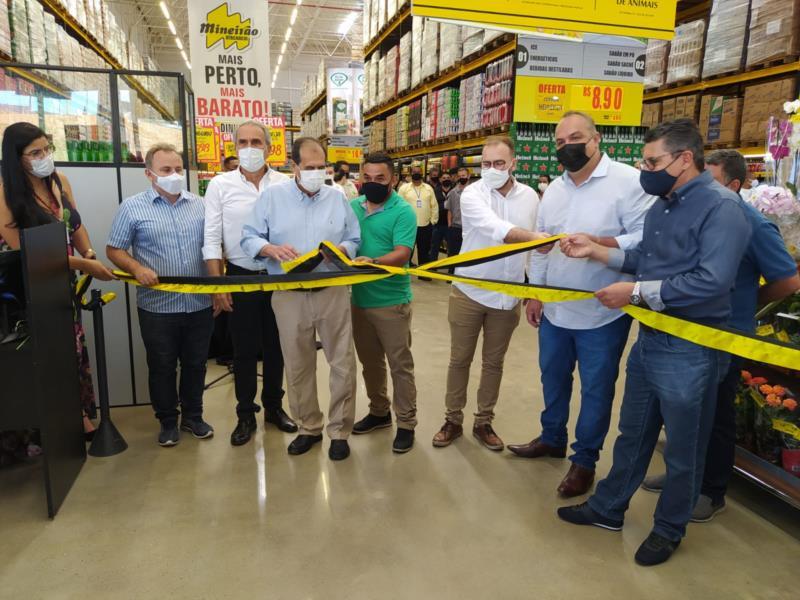 Inaugurados em Guaxupé dois supermercados que juntos geram mais de 300 empregos