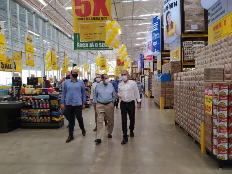 Inaugurados em Guaxupé dois supermercados que juntos geram mais de 300 empregos