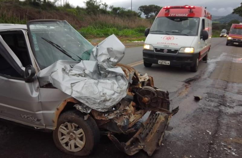 Colisão frontal entre veículos na BR-491 deixa uma pessoa ferida