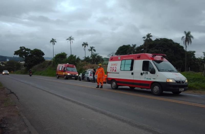 Colisão frontal entre veículos na BR-491 deixa uma pessoa ferida