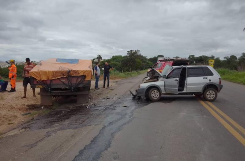 Colisão frontal entre veículos na BR-491 deixa uma pessoa ferida