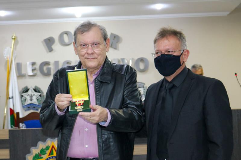 Comarca de Muzambinho homenageia jornalista Milton Neves