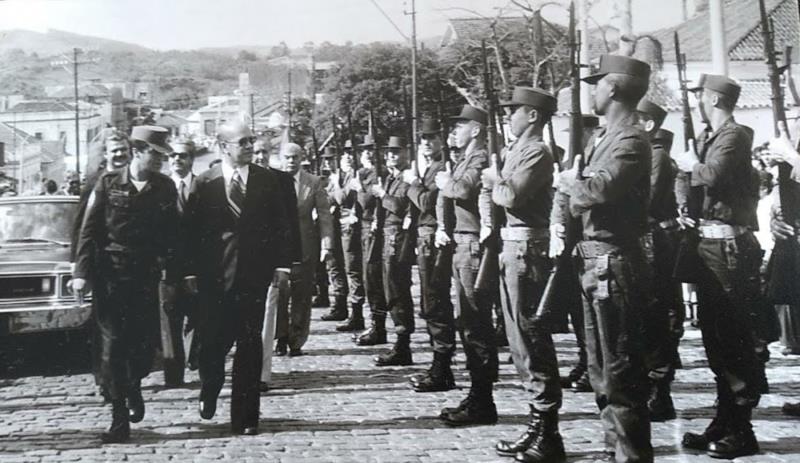 Capitão Rabelo é homenageado por ex-atiradores do Tiro de Guerra em Guaxupé