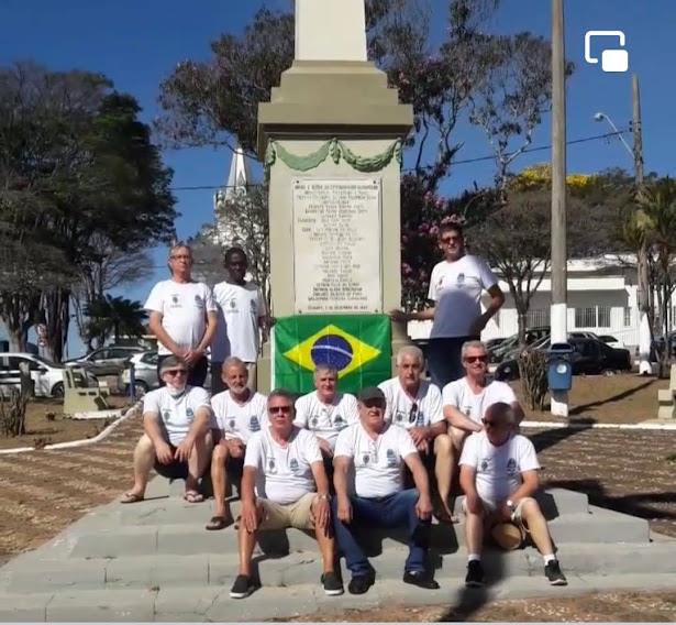 Capitão Rabelo é homenageado por ex-atiradores do Tiro de Guerra em Guaxupé