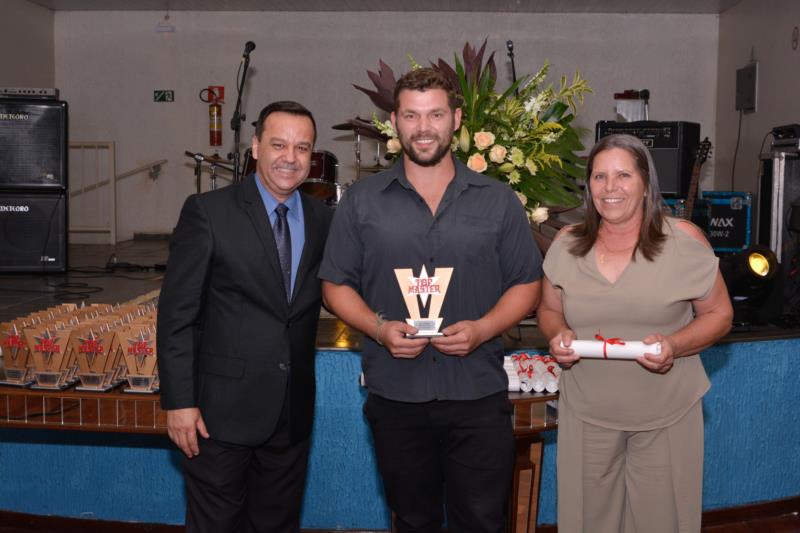 Master Promoções e Pesquisas premia os melhores do ano em Guaxupé