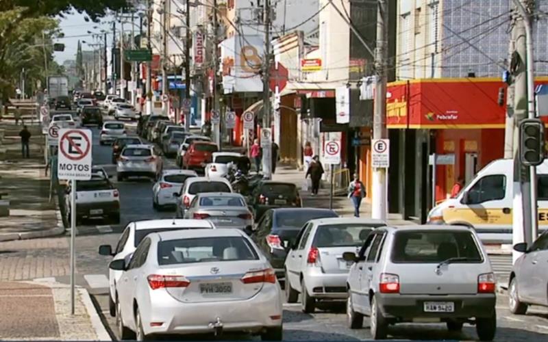 Em Guaxupé, prefeito não adere ao Minas Consciente, pondo fim ao toque de recolher e autorizando a abertura de outros serviços