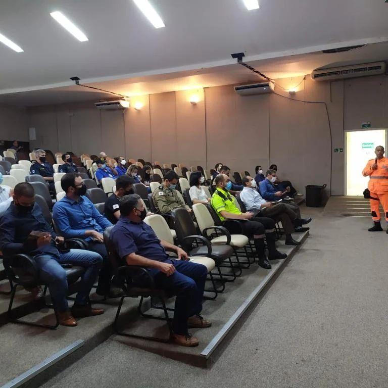 Reunião entre o Corpo de Bombeiros de Guaxupé e o G.G.I.M.  definiu estratégias de atuação no período de estiagem