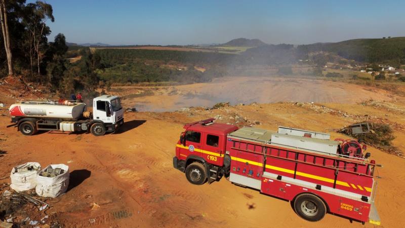 Após 35 dias, criminosos novamente incendeiam descarte de jardinagem no aterro de resíduos da construção civil e volumosos em Guaxupé