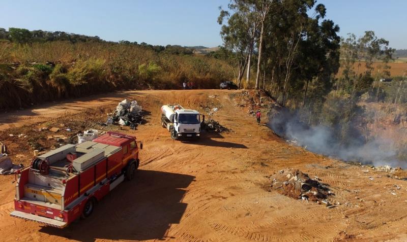 Após 35 dias, criminosos novamente incendeiam descarte de jardinagem no aterro de resíduos da construção civil e volumosos em Guaxupé