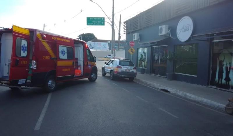 Operário atropelado na Praça 1º de Junho é socorrido pelos Bombeiros em Guaxupé