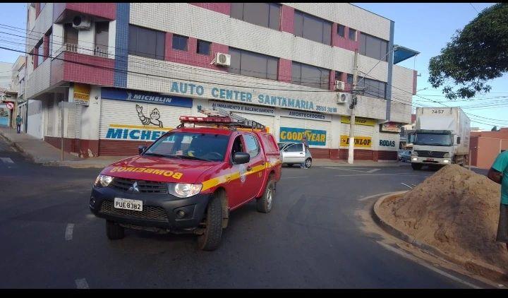 Operário atropelado na Praça 1º de Junho é socorrido pelos Bombeiros em Guaxupé