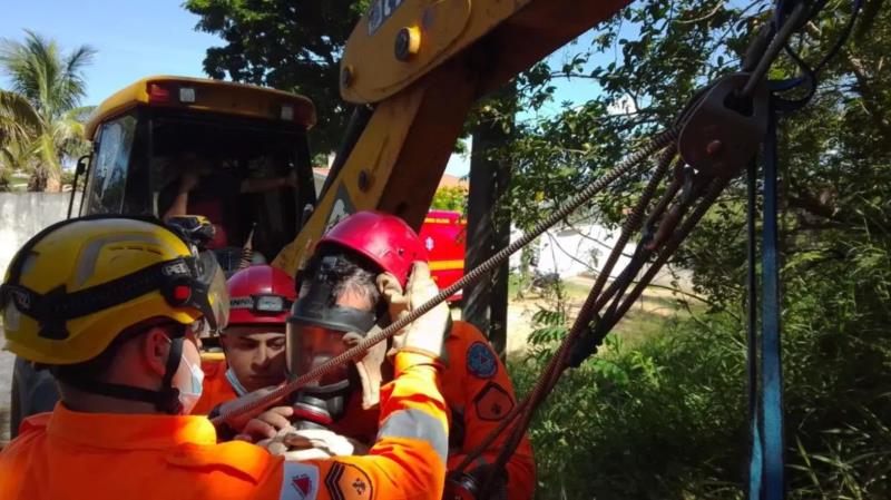 Vaca morre ao cair em cisterna de 9 metros em Guaxupé