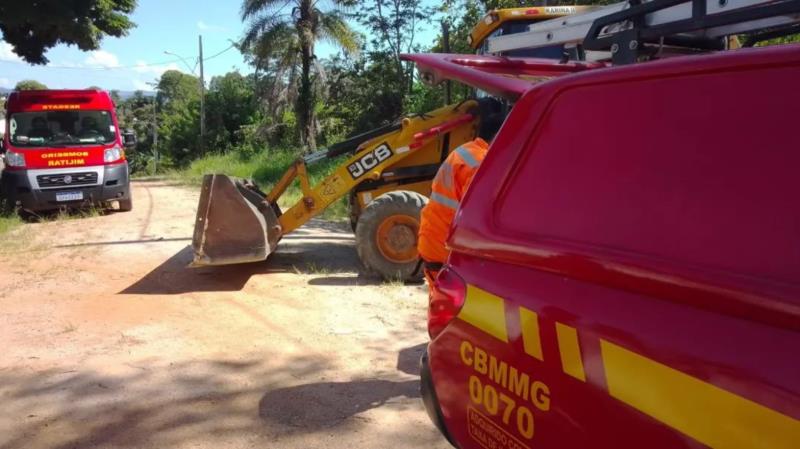 Vaca morre ao cair em cisterna de 9 metros em Guaxupé