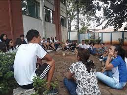 Ginásio Estadual de Guaxupé comunica adesão dos professores à greve da rede estadual de educação em Minas