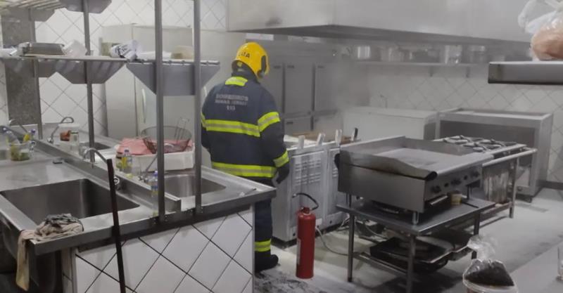 Princípio de incêndio em restaurante foi causado por panela de óleo fervente