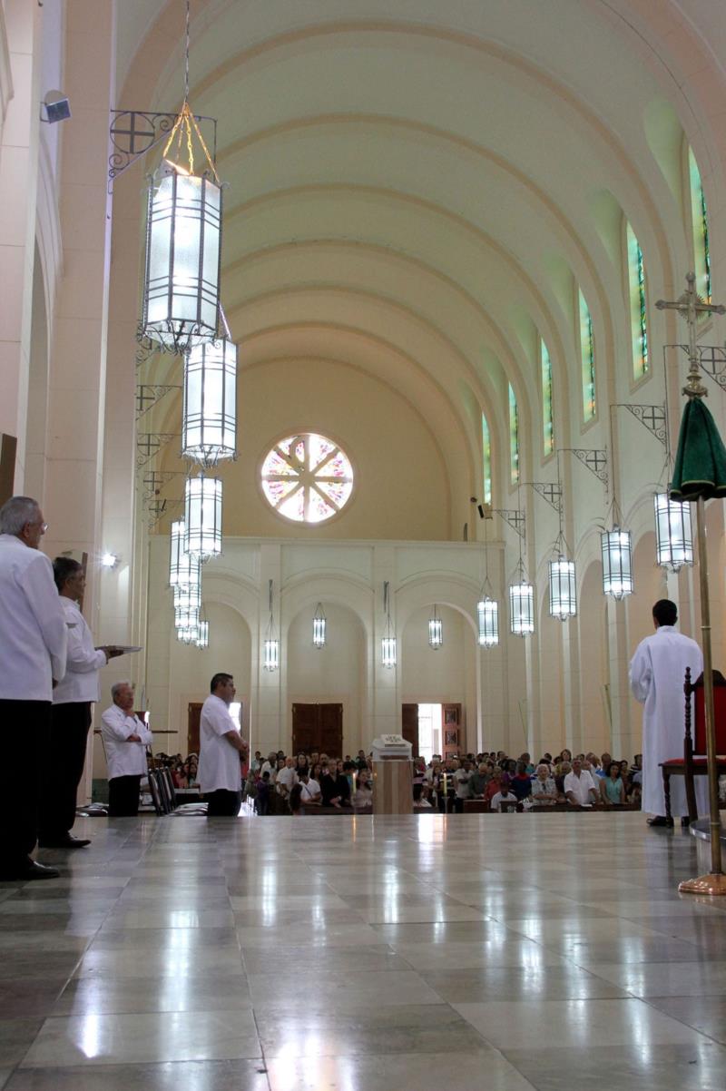 Contra o inconsciente coletivo, lustres retirados não voltarão à Catedral