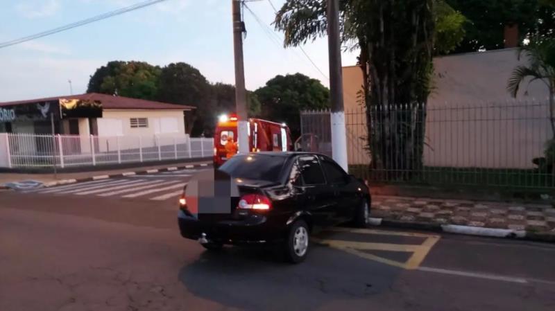 Em Guaxupé, mulher perde o controle do veículo e choca-se contra poste de iluminação pública