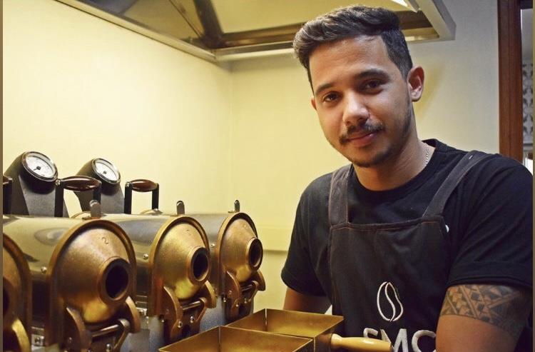 Profissional da SMC Specialty Coffees, o guaxupeano Raul Felipe Paulino de Souza, é vice-campeão brasileiro de torra de café 2022