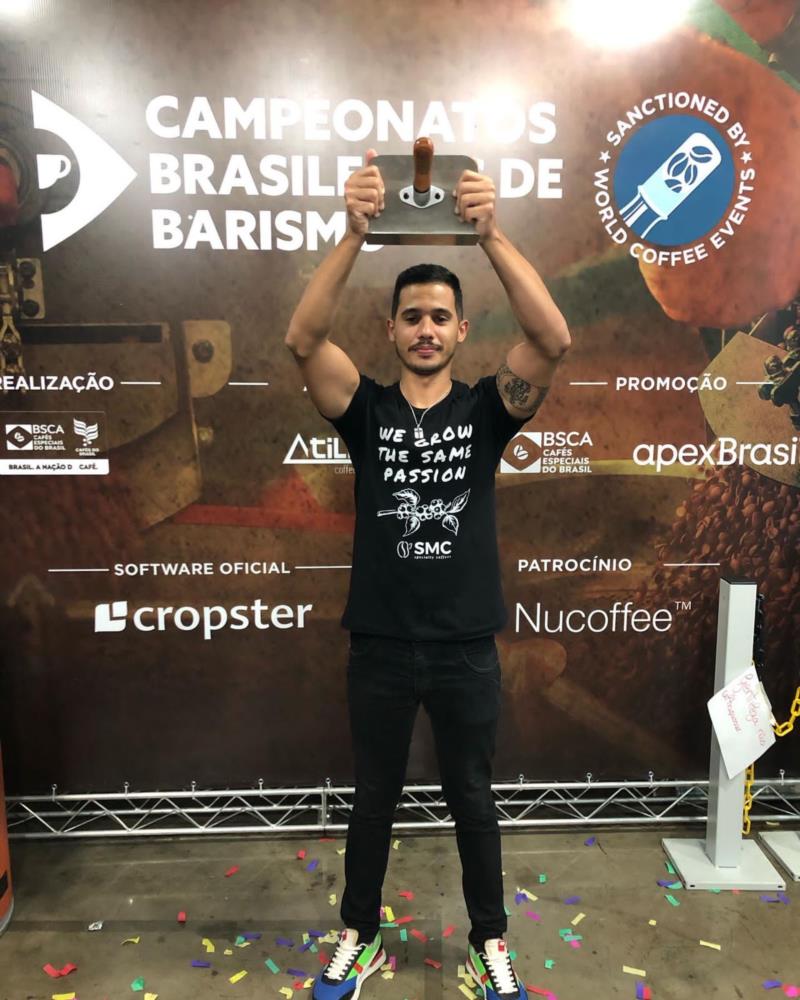 Profissional da SMC Specialty Coffees, o guaxupeano Raul Felipe Paulino de Souza, é vice-campeão brasileiro de torra de café 2022