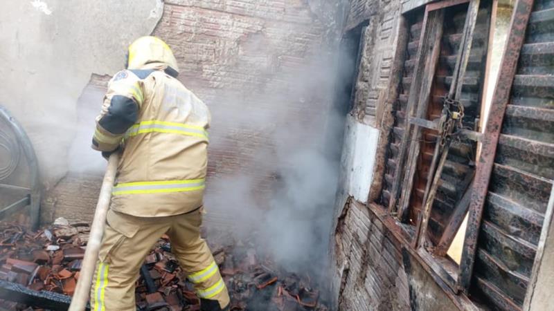 Incêndio em residência em Guaranésia mobiliza o Corpo de Bombeiros de Guaxupé