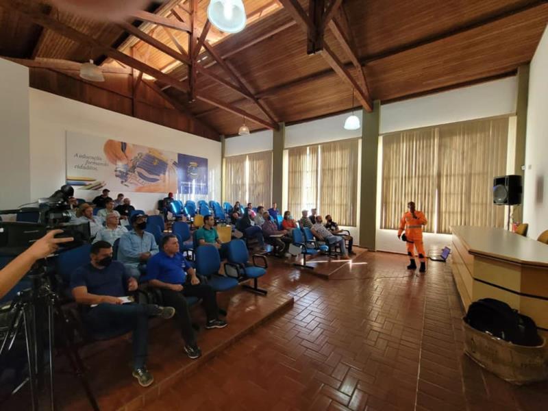 Encontro promovido pelos Bombeiros e Prefeitura orientou produtores sobre a prevenção e combate a incêndios na zona rural